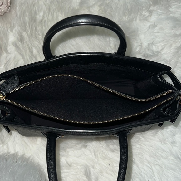 Beautiful bag!! Almost new worn 3X - Picture 7 of 7